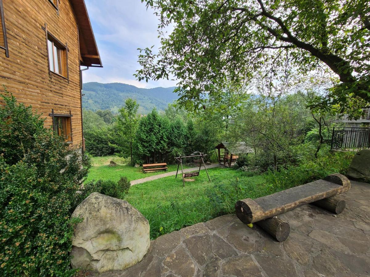 Гуцульська Хата Hotell Jaremtje Exteriör bild