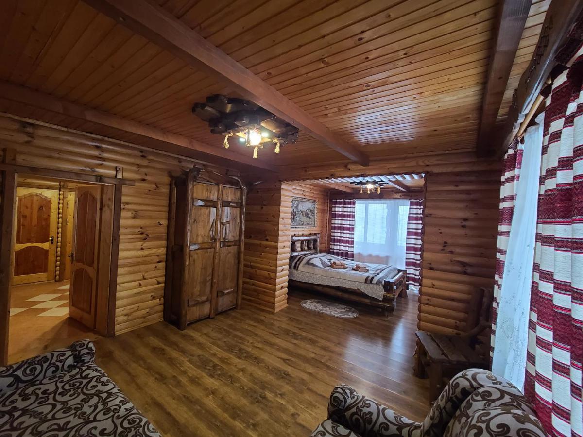 Гуцульська Хата Hotell Jaremtje Exteriör bild