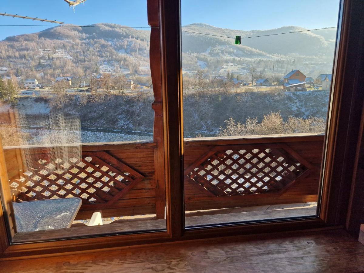 Гуцульська Хата Hotell Jaremtje Exteriör bild