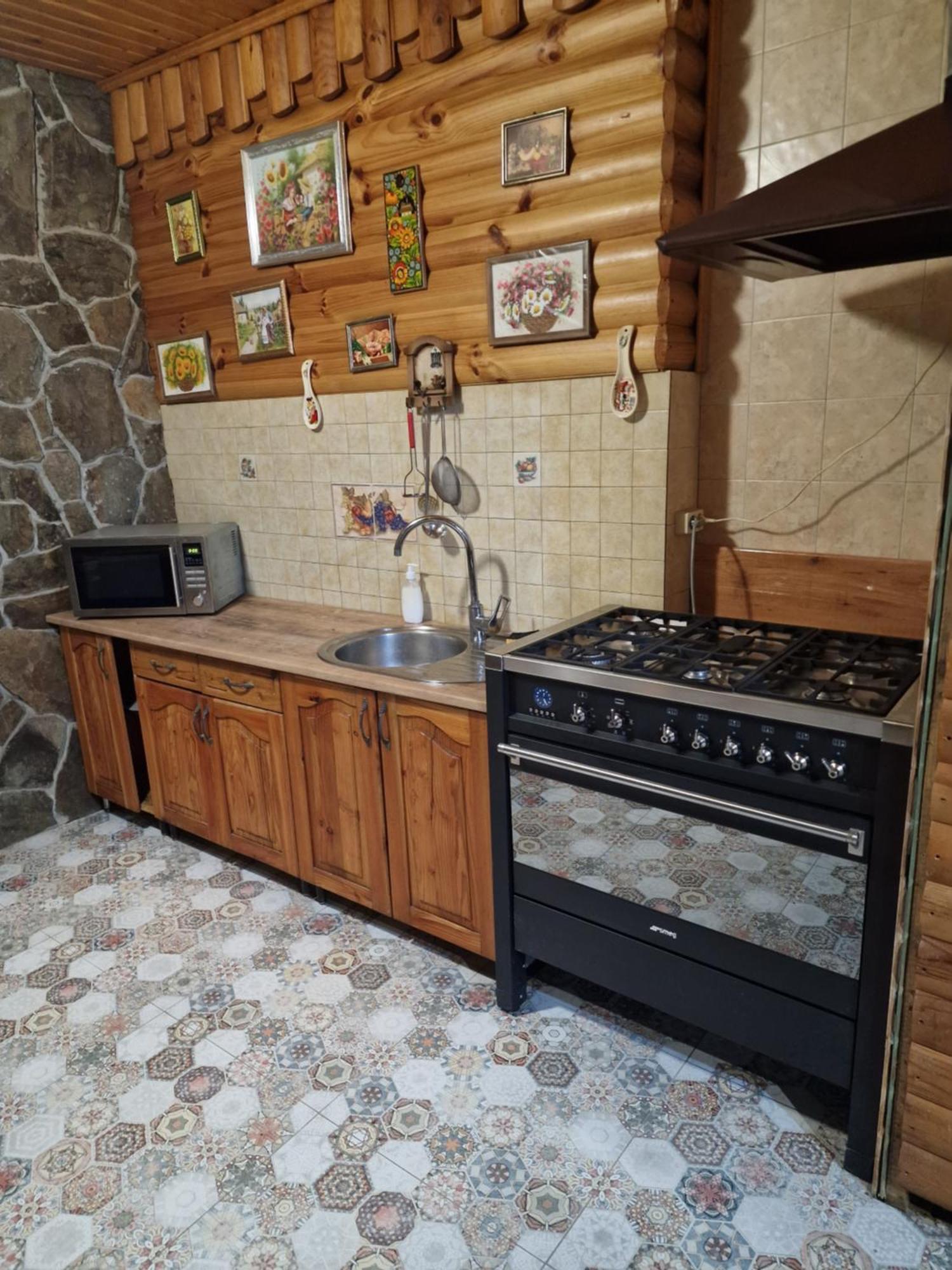 Гуцульська Хата Hotell Jaremtje Exteriör bild