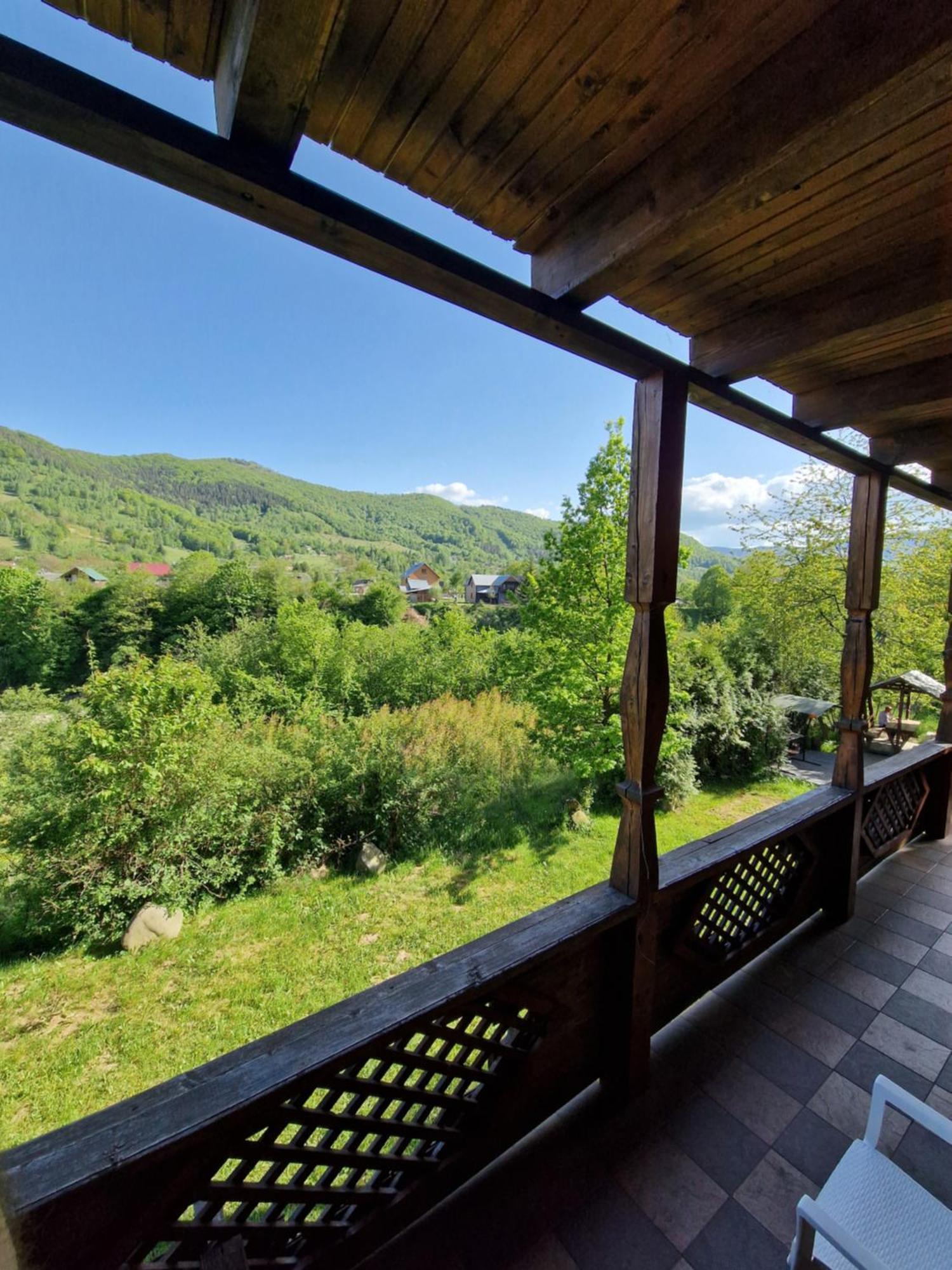 Гуцульська Хата Hotell Jaremtje Exteriör bild
